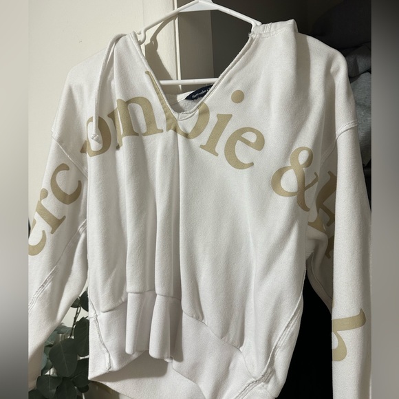 Abercrombie fitch crop V sweatshirt. - Picture 2 of 4